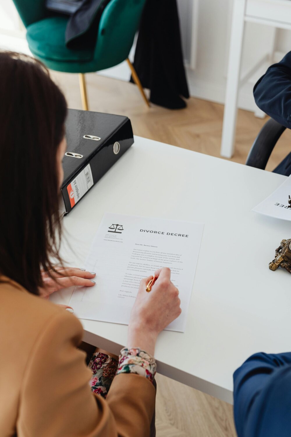 What does a divorce decree look like?